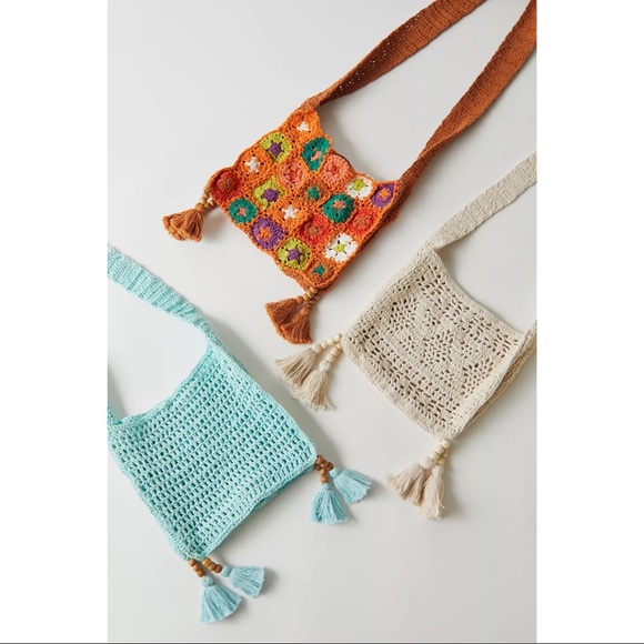 NWT Bells Crochet Crossbody Bag - Picture 4 of 4